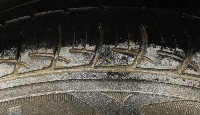 2015 Maruti Ertiga VXI, Petrol, Manual, 16,876 km, Left Rear Tyre Tread