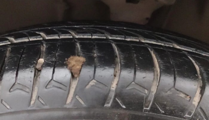 2016 Maruti Wagon R 1.0 VXI AMT, Petrol, Automatic, 49,646 km, Left Front Tyre Tread