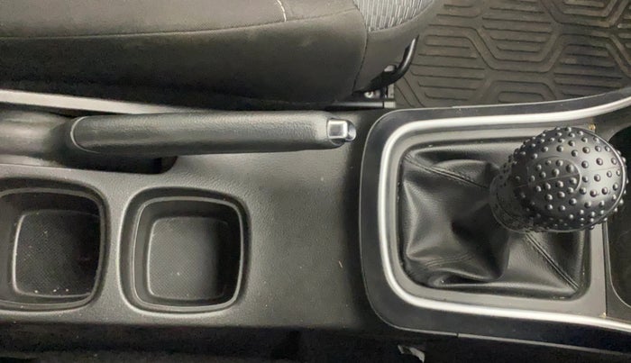 2021 Maruti S Cross ZETA 1.5, Petrol, Manual, 27,323 km, Gear Lever