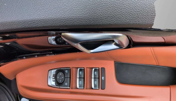 2025 KIA CARNIVAL LIMOUSINE PLUS 2.2 7 STR, Diesel, Automatic, 10,558 km, Driver Side Door Panels Control