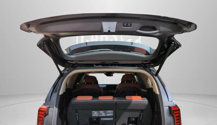 2025 KIA CARNIVAL LIMOUSINE PLUS 2.2 7 STR, Diesel, Automatic, 10,558 km, Boot Door Open