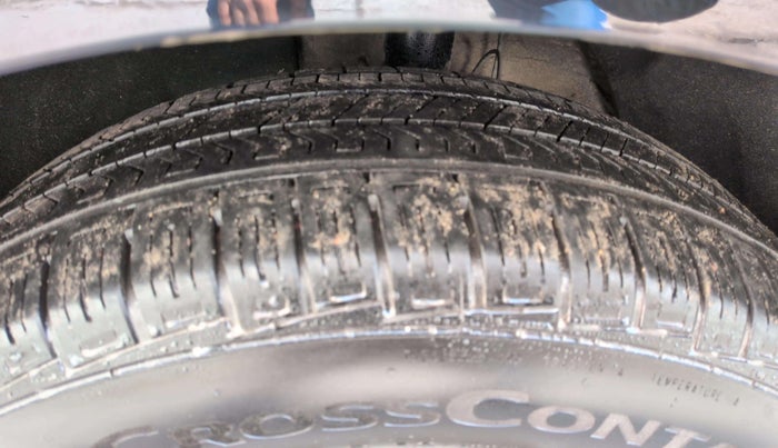 2025 KIA CARNIVAL LIMOUSINE PLUS 2.2 7 STR, Diesel, Automatic, 10,558 km, Right Front Tyre Tread