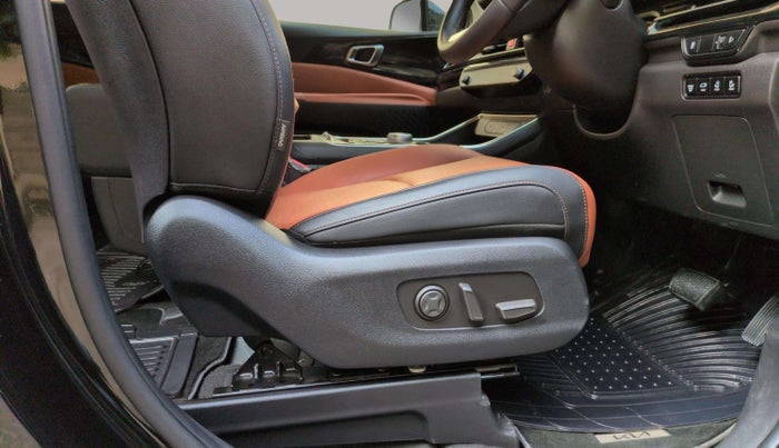 2025 KIA CARNIVAL LIMOUSINE PLUS 2.2 7 STR, Diesel, Automatic, 10,558 km, Driver Side Adjustment Panel