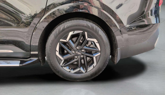 2025 KIA CARNIVAL LIMOUSINE PLUS 2.2 7 STR, Diesel, Automatic, 10,558 km, Left Rear Wheel