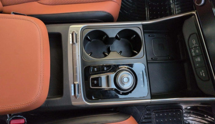 2025 KIA CARNIVAL LIMOUSINE PLUS 2.2 7 STR, Diesel, Automatic, 10,558 km, Gear Lever