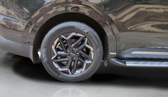 2025 KIA CARNIVAL LIMOUSINE PLUS 2.2 7 STR, Diesel, Automatic, 10,558 km, Right Rear Wheel