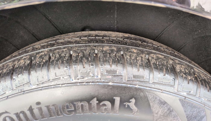 2025 KIA CARNIVAL LIMOUSINE PLUS 2.2 7 STR, Diesel, Automatic, 10,558 km, Left Front Tyre Tread