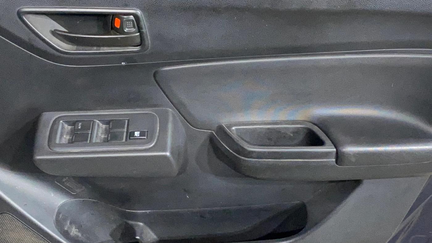 2023 Maruti Swift LXI, Petrol, Manual, 24,785 km, Driver Side Door Panels Control