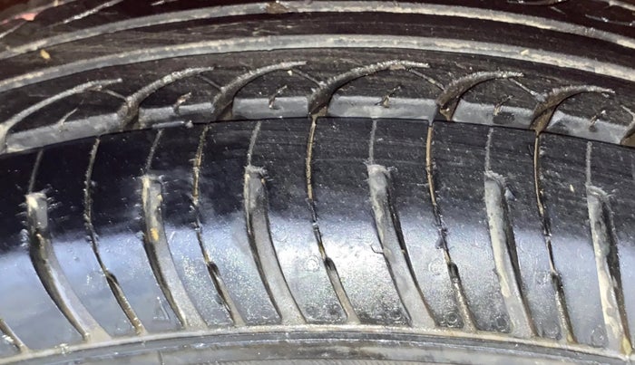 2016 Fiat Punto EVO DYNAMIC 1.2, Petrol, Manual, 60,364 km, Left Front Tyre Tread