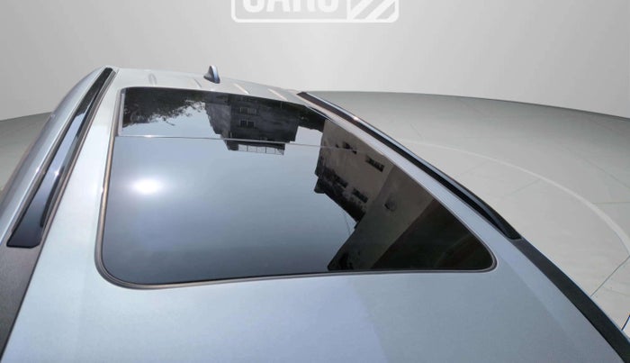 2024 Mahindra XUV700 AX 7 P AT 7 STR, Petrol, Automatic, 12,231 km, Moonroof/ Sunroof