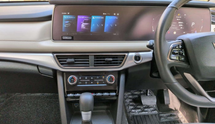 2024 Mahindra XUV700 AX 7 P AT 7 STR, Petrol, Automatic, 12,231 km, Air Conditioner