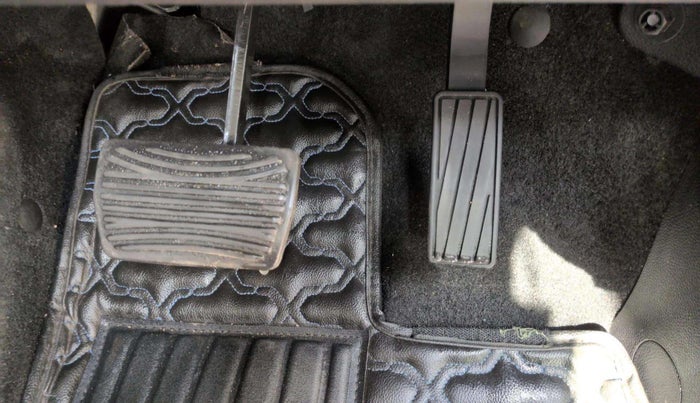 2024 Mahindra XUV700 AX 7 P AT 7 STR, Petrol, Automatic, 12,231 km, Pedals