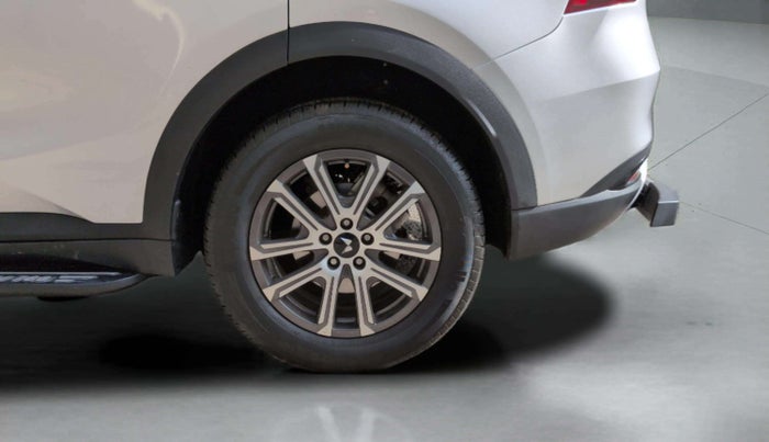 2024 Mahindra XUV700 AX 7 P AT 7 STR, Petrol, Automatic, 12,231 km, Left Rear Wheel