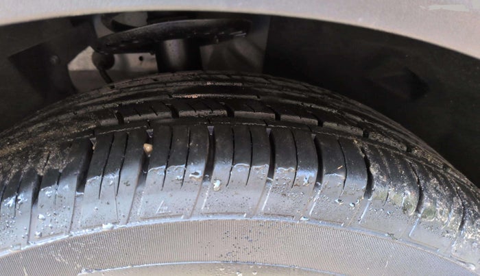 2024 Mahindra XUV700 AX 7 P AT 7 STR, Petrol, Automatic, 12,231 km, Right Rear Tyre Tread