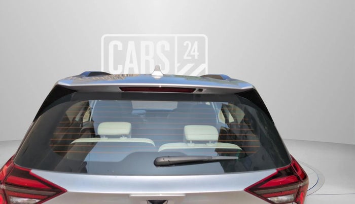 2024 Mahindra XUV700 AX 7 P AT 7 STR, Petrol, Automatic, 12,231 km, Rear Windshield