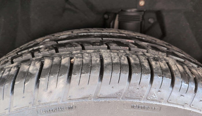 2024 Mahindra XUV700 AX 7 P AT 7 STR, Petrol, Automatic, 12,231 km, Left Front Tyre Tread