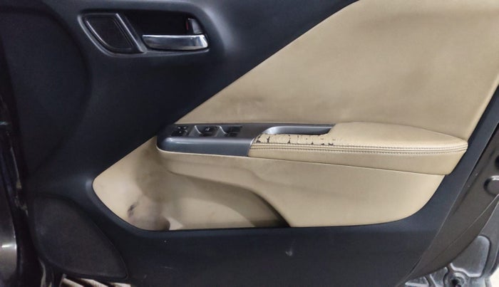 2016 Honda City 1.5L I-VTEC VX (O) MT, Petrol, Manual, 1,01,098 km, Driver Side Door Panels Control