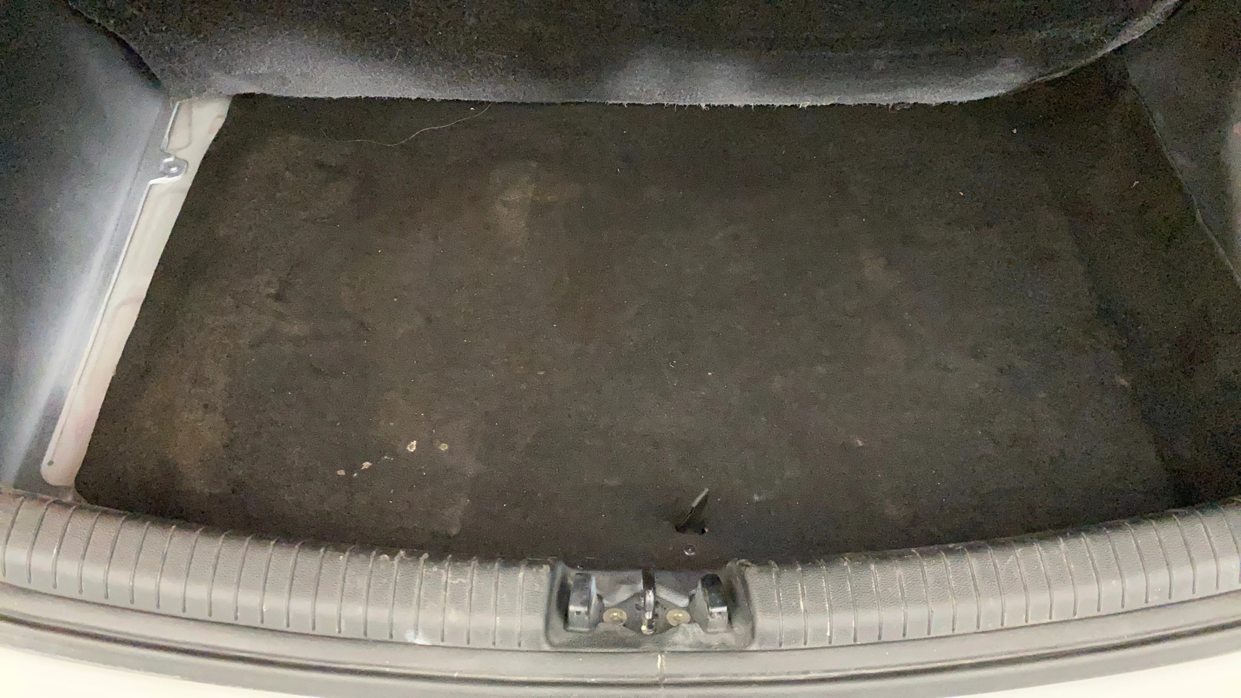 2017 Hyundai Grand i10 ASTA 1.2 KAPPA VTVT, Petrol, Manual, 71,876 km, Boot Inside