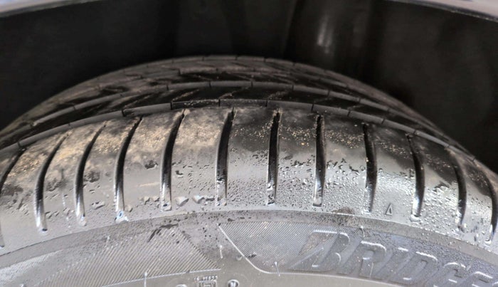 2021 Mercedes Benz C Class C 200 Progressive, Petrol, Automatic, 33,827 km, Right Rear Tyre Tread