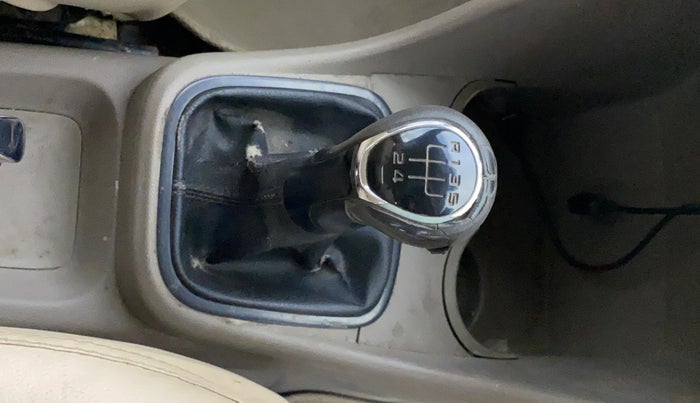 2012 Skoda Rapid ELEGANCE 1.6 TDI CR MT, Diesel, Manual, 64,358 km, Gear Lever