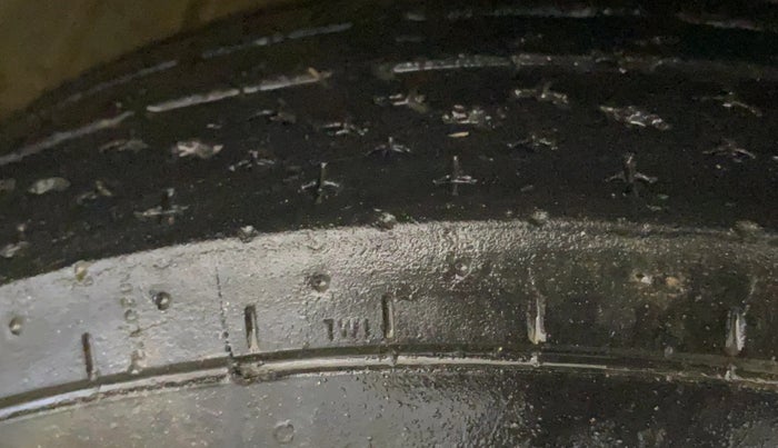 2020 Maruti Swift VXI, Petrol, Manual, 69,344 km, Right Front Tyre Tread