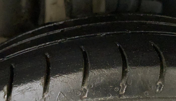 2020 Maruti Swift VXI, Petrol, Manual, 69,344 km, Right Rear Tyre Tread