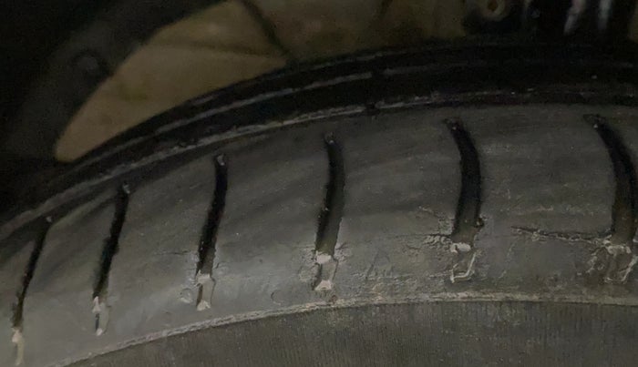 2020 Maruti Swift VXI, Petrol, Manual, 69,344 km, Left Front Tyre Tread