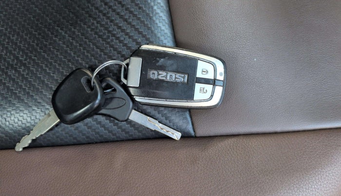 2022 ISUZU D-Max V Cross Z PRESTIGE 4X4AT, Diesel, Automatic, 46,876 km, Key Close Up