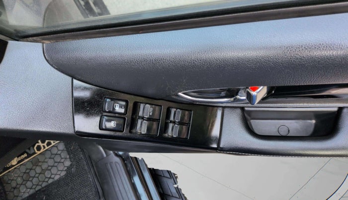 2022 ISUZU D-Max V Cross Z PRESTIGE 4X4AT, Diesel, Automatic, 46,876 km, Driver Side Door Panels Control