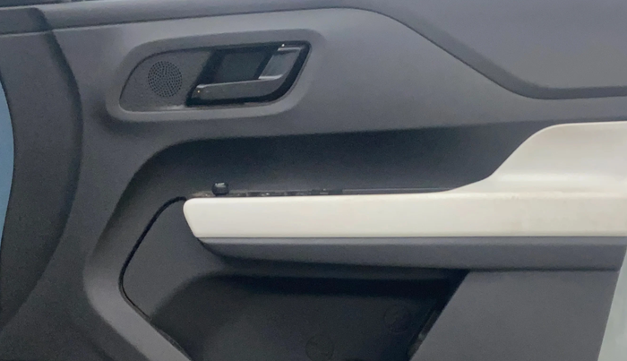 2023 Tata PUNCH ACCOMPLISHED AMT, Petrol, Automatic, 29,209 km, Driver Side Door Panels Control