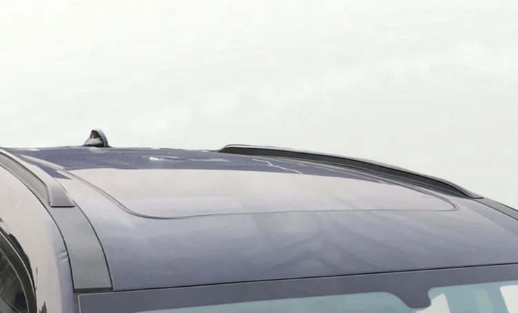 2022 Mahindra XUV700 AX 5 P MT 5 STR, Petrol, Manual, 69,318 km, Moonroof/ Sunroof