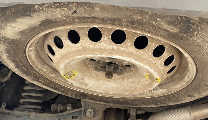 2022 Mahindra XUV700 AX 5 P MT 5 STR, Petrol, Manual, 69,318 km, Spare Tyre