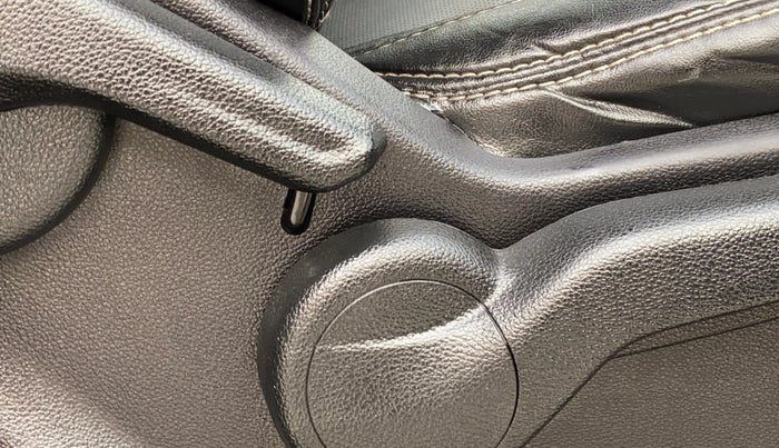 2022 Mahindra XUV700 AX 5 P MT 5 STR, Petrol, Manual, 69,318 km, Driver Side Adjustment Panel