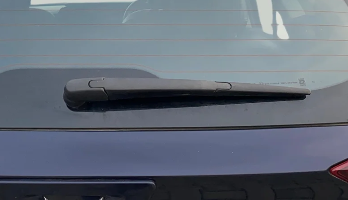 2022 Mahindra XUV700 AX 5 P MT 5 STR, Petrol, Manual, 69,318 km, Rear Wiper