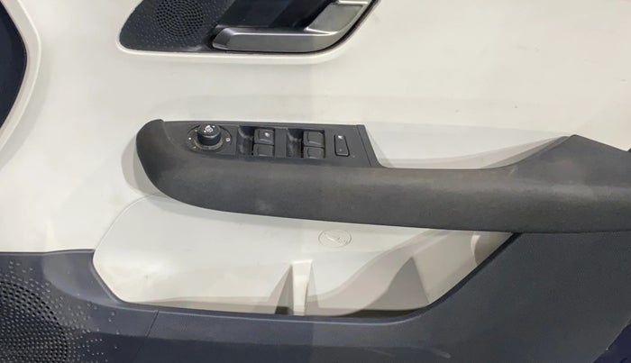 2022 Tata ALTROZ XZ PETROL, Petrol, Manual, 38,959 km, Driver Side Door Panels Control