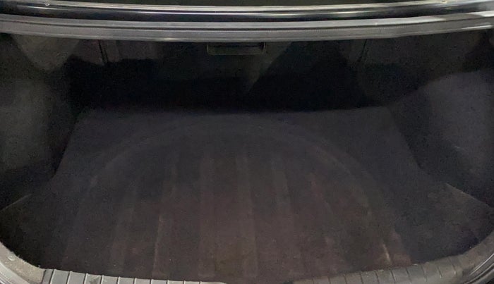 2019 Hyundai New Elantra 2.0 SX(O) AT PETROL, Petrol, Automatic, 54,199 km, Boot Inside