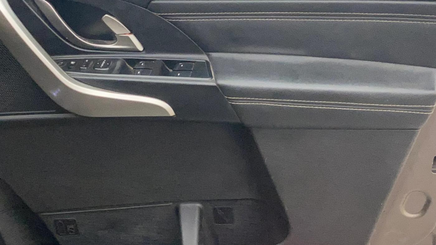 2018 Mahindra XUV500 W11 AT, Diesel, Automatic, 84,090 km, Driver Side Door Panels Control