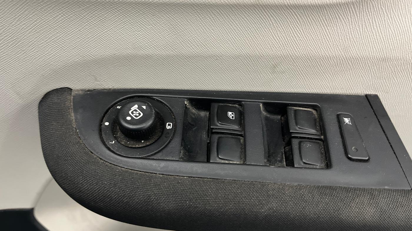 2023 Tata ALTROZ XZ PLUS PETROL, Petrol, Manual, 19,861 km, Driver Side Door Panels Control