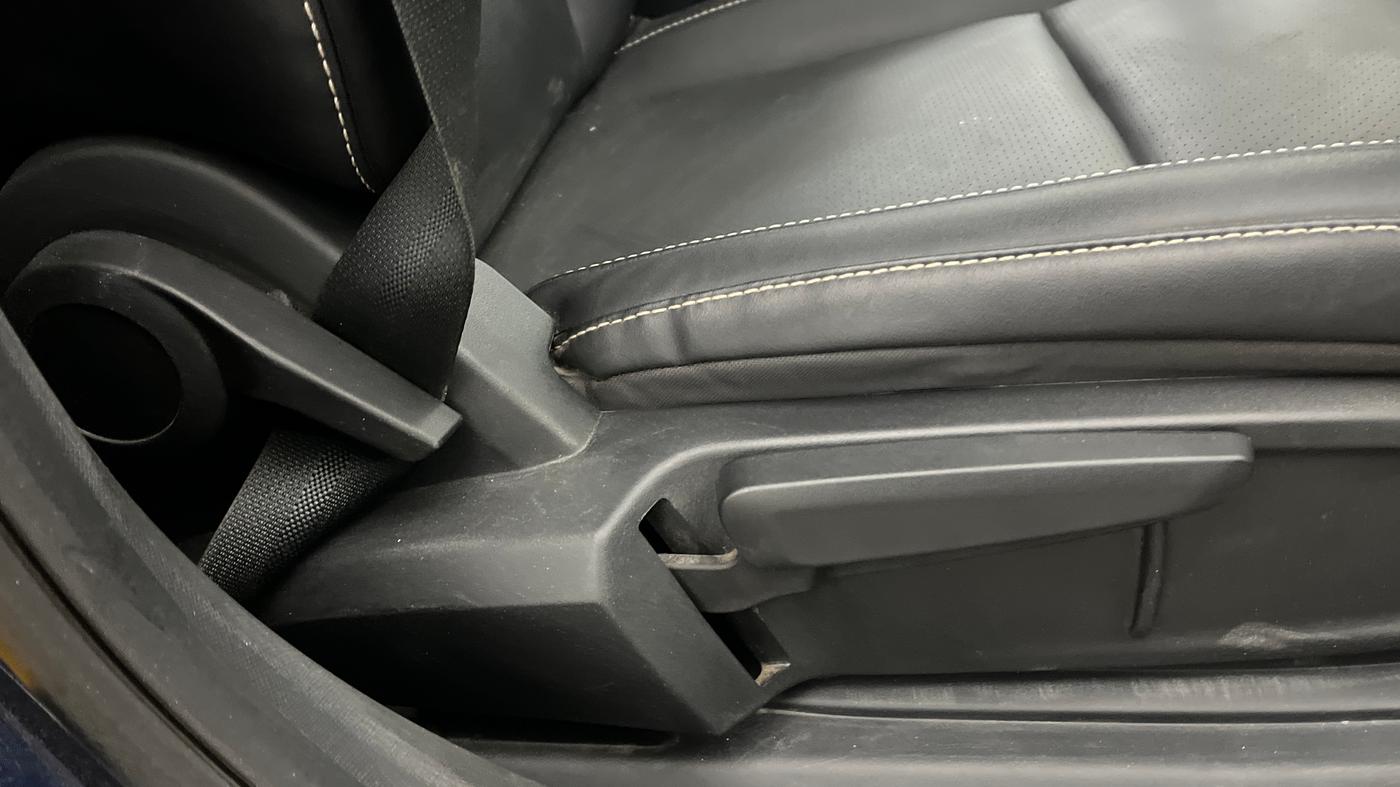 2023 Tata ALTROZ XZ PLUS PETROL, Petrol, Manual, 19,861 km, Driver Side Adjustment Panel