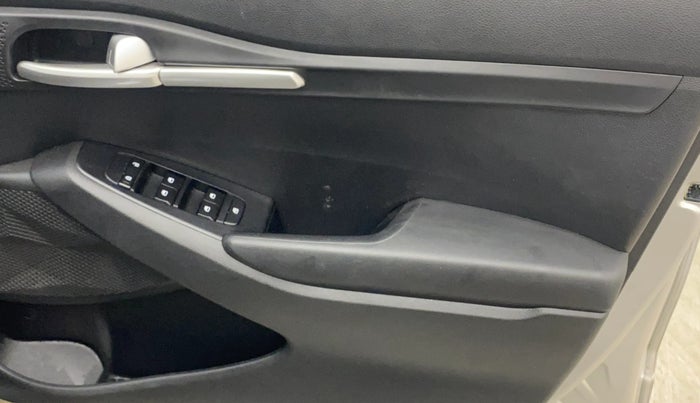 2022 KIA SELTOS HTE 1.5 DIESEL, Diesel, Manual, 55,601 km, Driver Side Door Panels Control