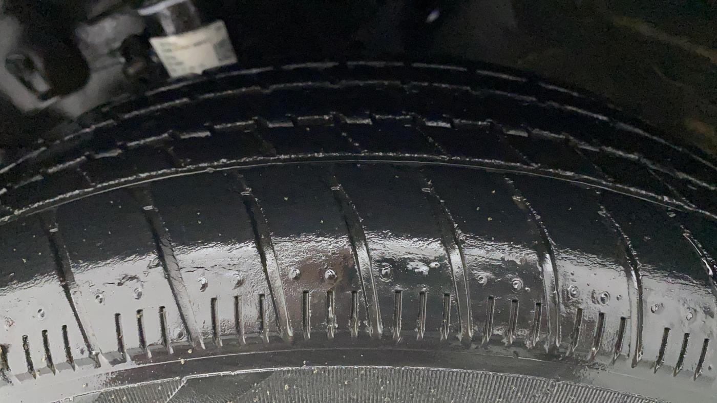 2015 Honda Brio S MT, Petrol, Manual, 23,992 km, Left Front Tyre Tread