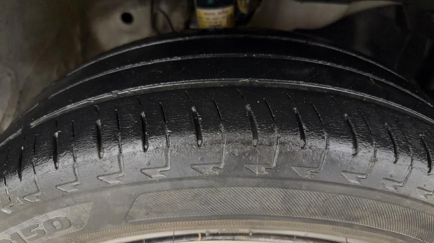 2022 Honda Amaze 1.2L I-VTEC S, CNG, Manual, 44,301 km, Right Front Tyre Tread