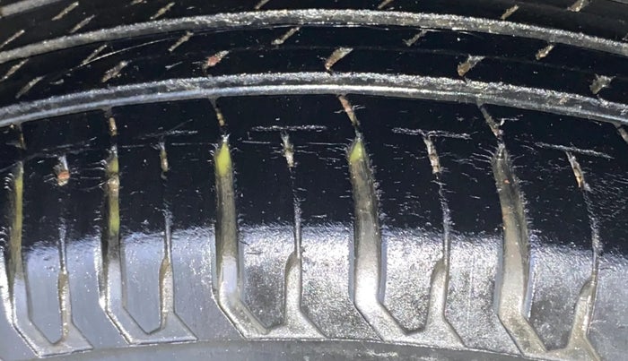 2014 Toyota Corolla Altis G PETROL, Petrol, Manual, 1,03,843 km, Left Rear Tyre Tread