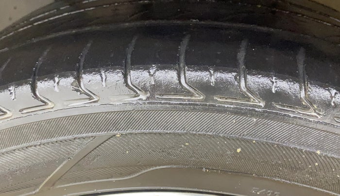 2017 Hyundai Elite i20 ASTA 1.2 (O), Petrol, Manual, 1,31,456 km, Left Front Tyre Tread