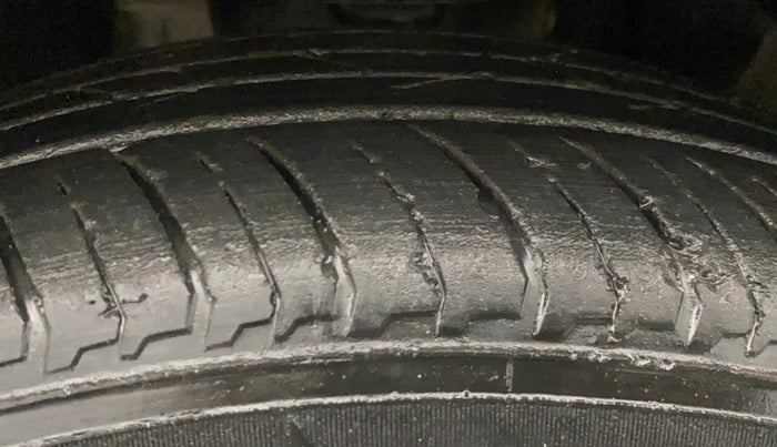 2021 Nissan MAGNITE XL, Petrol, Manual, 54,497 km, Left Front Tyre Tread