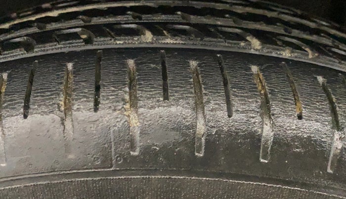 2021 Nissan MAGNITE XL, Petrol, Manual, 54,497 km, Left Rear Tyre Tread