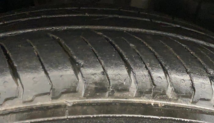 2021 Nissan MAGNITE XL, Petrol, Manual, 54,497 km, Right Front Tyre Tread