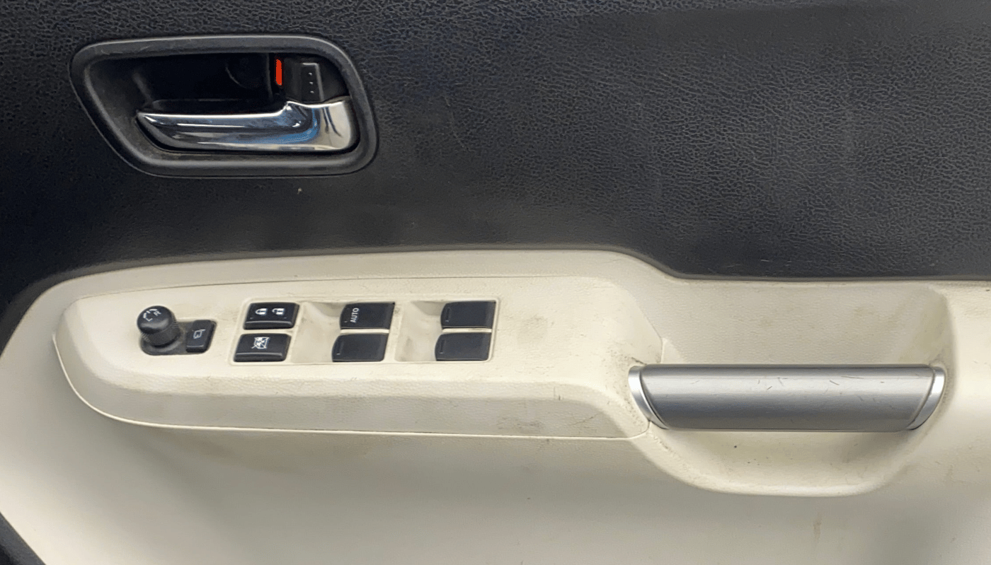 2021 Maruti IGNIS ZETA 1.2, Petrol, Manual, 1,12,107 km, Driver Side Door Panels Control