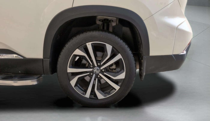 2023 MG HECTOR SHARP PRO 1.5 PETROL TURBO CVT PETROL, Petrol, Automatic, 15,809 km, Left Rear Wheel