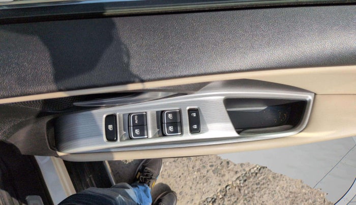 2023 MG HECTOR SHARP PRO 1.5 PETROL TURBO CVT PETROL, Petrol, Automatic, 15,809 km, Driver Side Door Panels Control